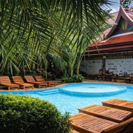 ZERA Condo 1BR Pool View NBC Nai Harn, hotel in Rawai Beach