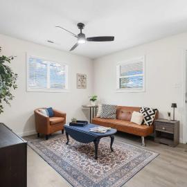 4 Min Drive Downtown - 7 Min Walk to Golden Belt, hotel a Durham