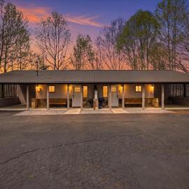 Working 9 to Pine by Beyond Expectations with Views, hotel in Sevierville