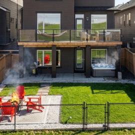 Spacious Family Retreat with Hot Tub, Pool Table, Gym