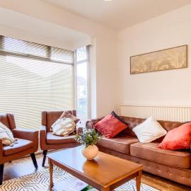 Coastal Comfort in The Mumbles 3BR Family Home