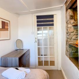 Mumbles Beachfront Escape Modern 3BR & Sea Views