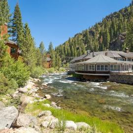 Granite River Retreat at Alpine Meadows، فندق في Alpine Meadows