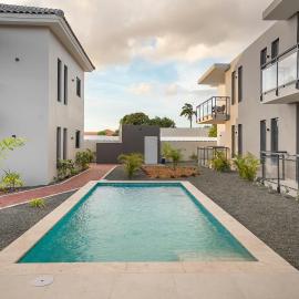 New! Stylish Luxury Apartment with Pool near Mambo, hotel v destinaci Willemstad