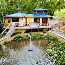 Tranquil Hideaway - Romantic Spa Retreat with Hot Tub and Sauna, hotel a Denniston