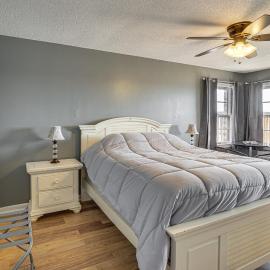 Shootout Weekend Studio Near the Bagnell Strip