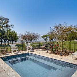 On the Beach + Gulf: Luxe Pass Christian Escape, hotel a Pass Christian