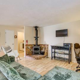 Creative Escape! Eagle's Nest Hideaway, hotel v destinaci Cottage Grove