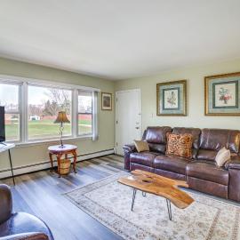 Cozy Couples Escape in Homewood: Pets Welcome!, hotel en Homewood