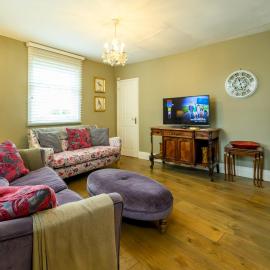 Charming 2-Bed Townhouse with Parking Near Centre - Pass the Keys