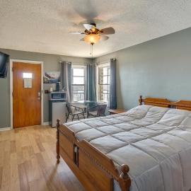 Unit 6: Poolside & Lakefront! Ozarks Home Base, Hotel in Stausee Lake of the Ozarks