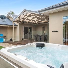 Meet Me at Maple Dual Living Sleeps 11 Spa Newtown โรงแรมในNewtown and Chilwell