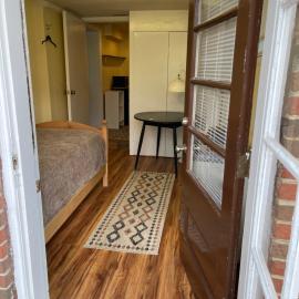 Flower Avenue Hosting - Private Room - Twin Bed & Shower - On the Ground Floor - 66 per Night: Silver Spring şehrinde bir otel
