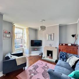 Charming 2 Bed Terrace in Central Caversham, hotel in Caversham