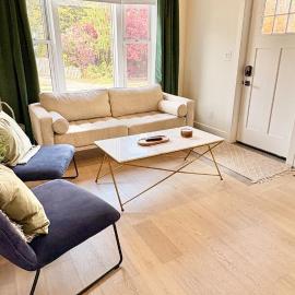 The Walnut on Victoria Park - 2 Bed 1 Bath: Kitchener şehrinde bir otel