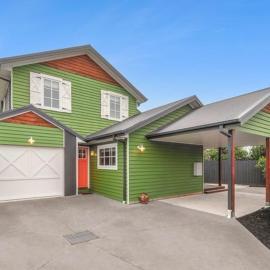Peninsula Green Cottage for 14 guests
