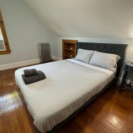 -No53- Lovely Large Room in a House - 10 min to Green Line and Red Line T Stations & Tufts University - Centrally Located at Somerville Boston, Hotel in Somerville