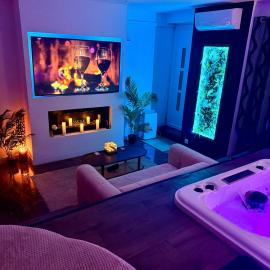 Townhouse83 Loveroom Chic Jacuzzi privatif, hotel u gradu Gonfaron