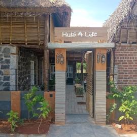 Huts Life Home Stay, hótel í Auroville