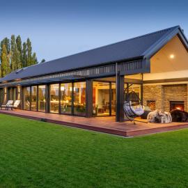 D&D Lodge - Central Otago Architectural Retreat, hotel v destinaci Alexandra
