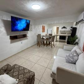 Departamento 2 habitaciones con patio y estacionamiento – hotel w mieście Ciudad Acuña