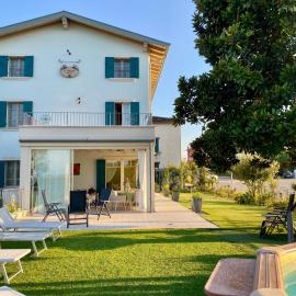 ROSETO HOLIDAYS AZZURRO, hotelli kohteessa Cavalcaselle