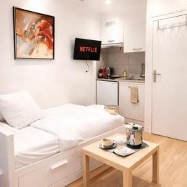 Quiet studio Netflix Downtown Levallois, hotel in Levallois-Perret