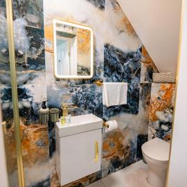 Stylish 1 BR Apartment Near Heathrow, hotel a Staines