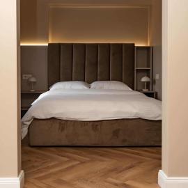 Distinct Ultracentral Apartment