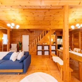 Shiga Lakeside Loghouse Kitoge 2, hótel í Takashima