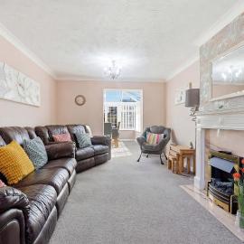 Silver Seas Coastal Home Sleeps 6 Parking Dog Friendly Near The Naze