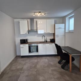 Moderne Ferienwohnung am Kasseler Stadtrand，Fuldatal的飯店