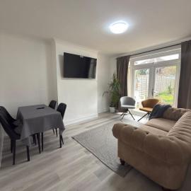 Spacious 3-Bd South Norwood Retreat, Free Parking