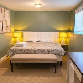Private King Bed Room Near UPEI & Downtown Cozy Retreat Near Everything