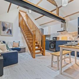 #65 The Den Farm Stay Nr Cannock Chase - Sleeps 5 - Perfect for Contractors and Families - Free Parking