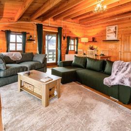 #67 Private Hot Tub Reindeer Lodge retreat - Sleeps 6 - Perfect for Contractors and Families - Free Parking