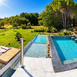 Aubignan में, होटल L'Escale des Dentelles SPA Piscine au MONT VENTOUX
