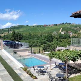 Cascina BELLONUOVO، فندق في ألبا