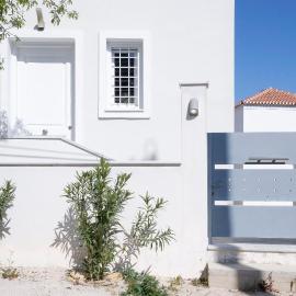 Modern Sea-View Maisonette in Spetses for 6 people, hôtel à Spetses