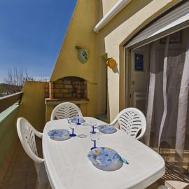 Studio cabine mezzanine 6 pers avec parking privé - FR-1-326-403, hotel in Marseillan