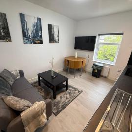 Sleek 1BR Flat Perfect Getaway For Contractors Or Couples, hotel in Cardiff