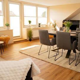Lichtdurchflutende Wohnoase-Kamin-ruhig-kostenloser Parkplatz- 24-7 Self Check-in, bis zu 5 Personen, sehr geräumig, hotel a Paderborn