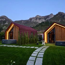 Dalmace Villas, hotel i Koman