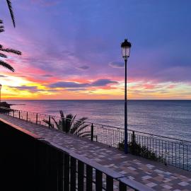 Ferienhaus direkt am Strand mit Terrasse und Meerblick in Torrevieja, hotel a Punta Prima