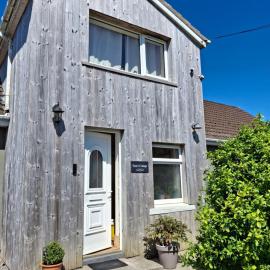 Tom's Alpaca Cottage