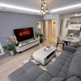 Cevahir Lux Apartment - Sky View- Pool, Spa & Fitness, Hotel in Skopje