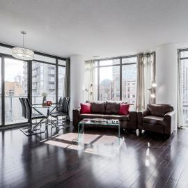Adelaide Stays and Suites - Walk to Subway - Easy Access Downtown Toronto