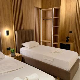 Vila Llaman Luxury Rooms, hotel in Himare