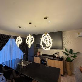 Casagrandè 2 bedroom luxurious apartment – hotel w mieście Otinshi