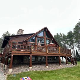 Otter Point Lodge - Waterfront, Boat Dock, Fire Pit, hotel in Land O' Lakes